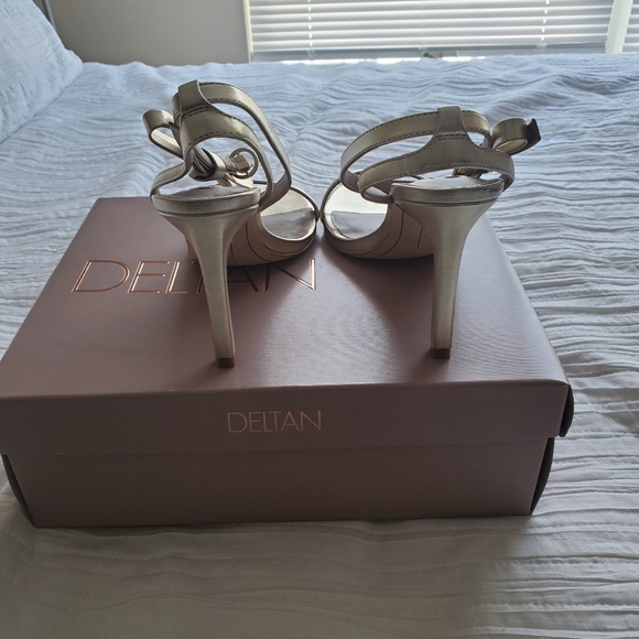 Gold strappy heel - Picture 4 of 6